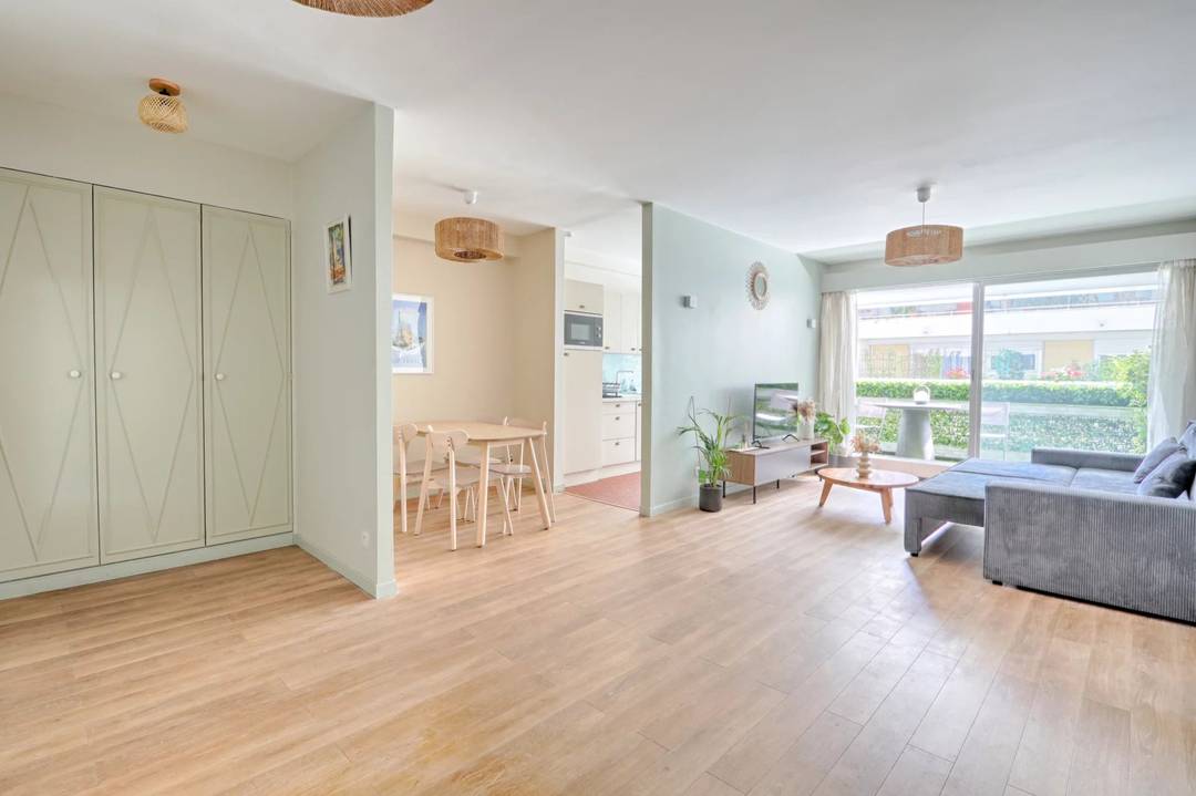 Gros-Caillou Gem: Elegant 1-Bedroom Apartment for Sale!