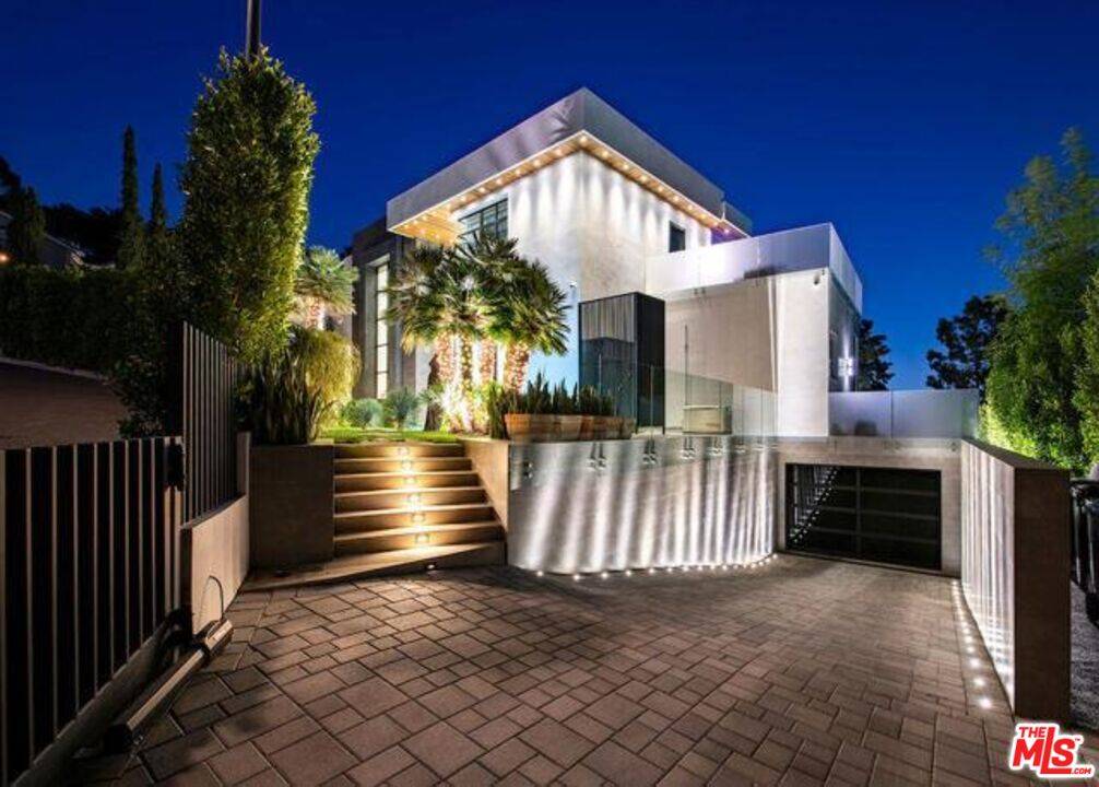 1672   Clear View Dr 6.0 Beverly Hills LA