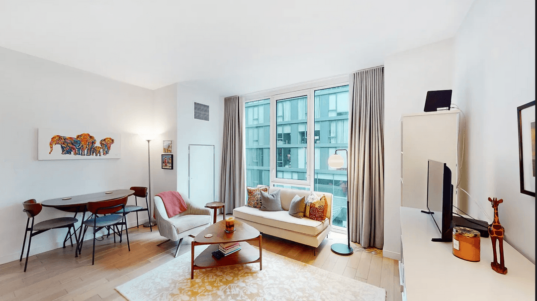 South Facing Studio with Alcove L ?