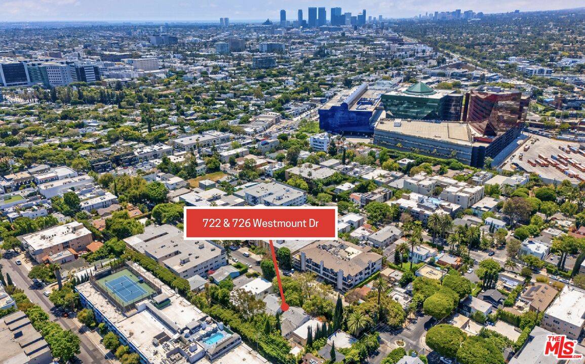 726   Westmount Dr 8BR Sunset Strip La