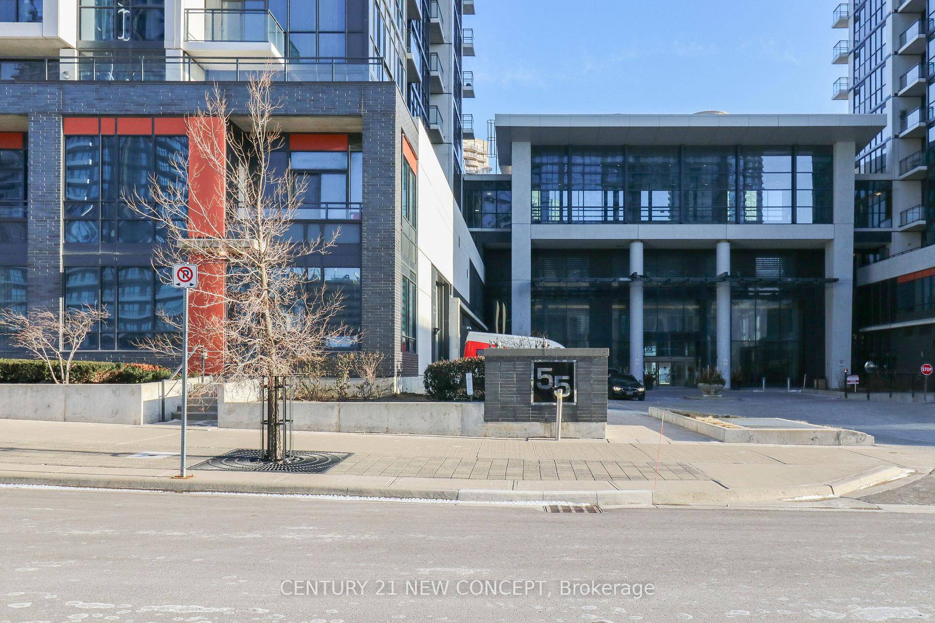 Must See ! ! Soaring 10Ft Ceiling Large 2 Bedroom Unit With 2 Bathroom.