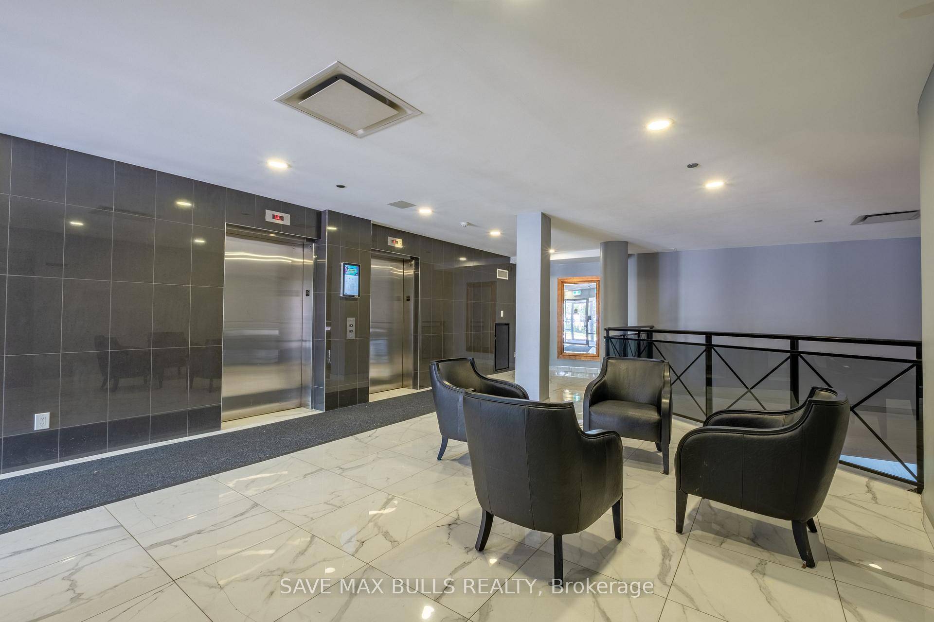 Welcome to effortless urban living in this bright and spacious corner unit, 2 bedroom, 2 bathroom condo, boasting of over 900sq feet of living space, ideally situated near top amenities ...