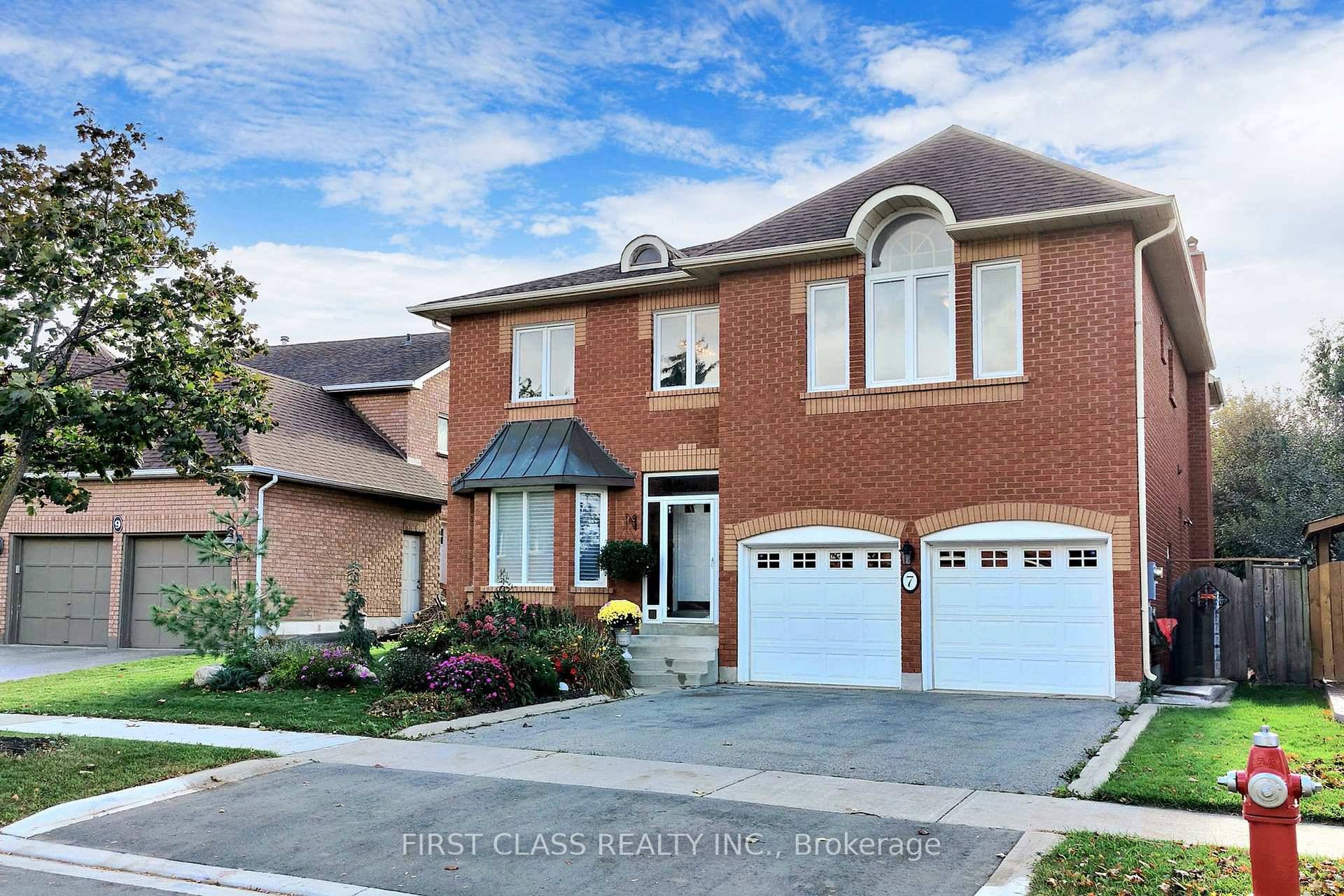 Welcome to 7 Kenpark Avenue in Brampton's desirable Snelgrove neighbourhood.