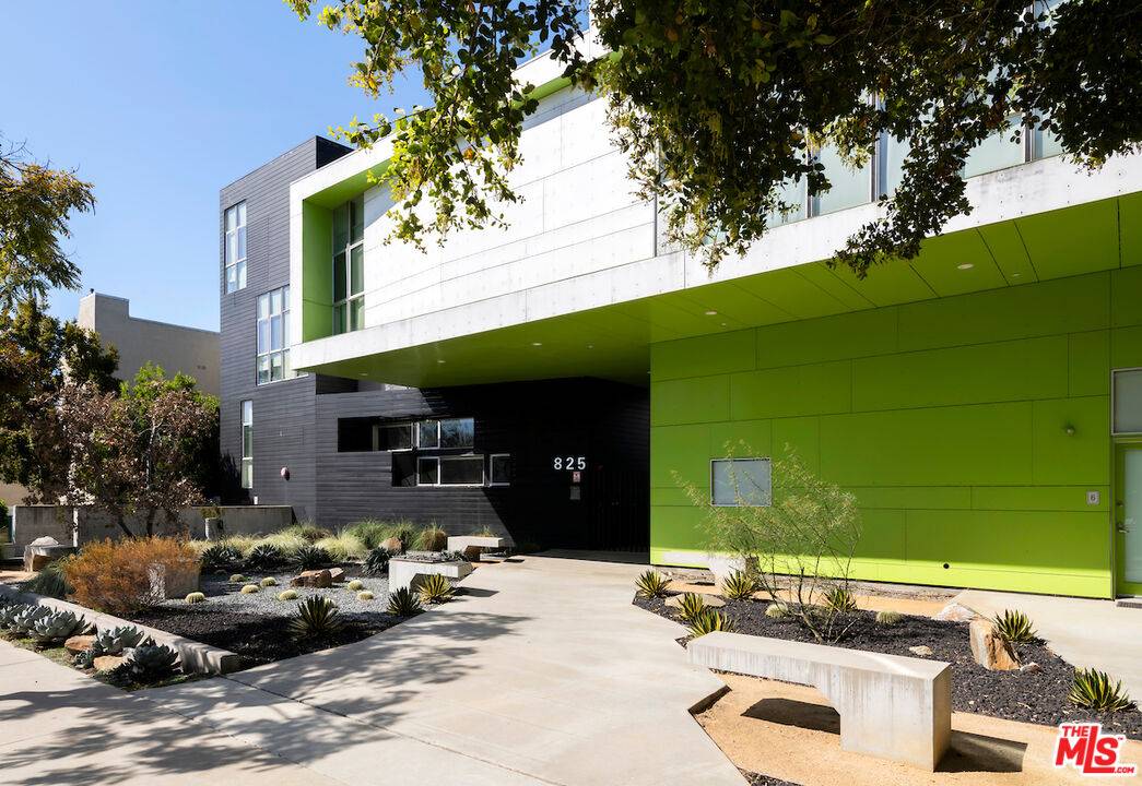 825  N Kings Rd 2BR Sunset Strip La