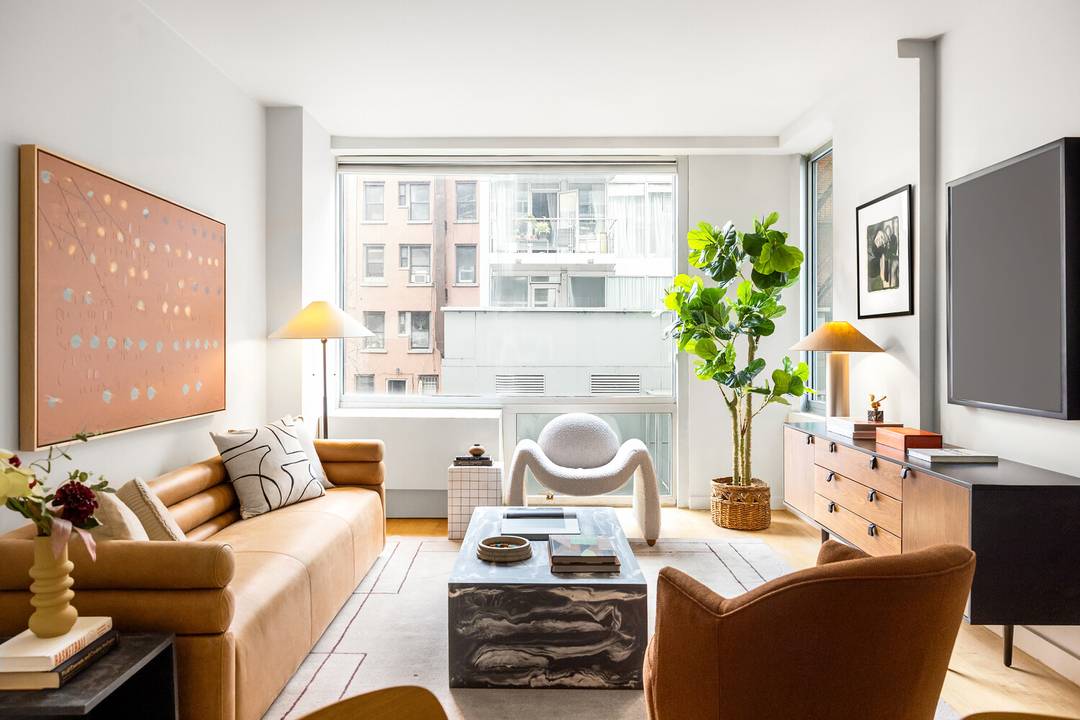 Rooftop Pool. Outdoor Kitchen.