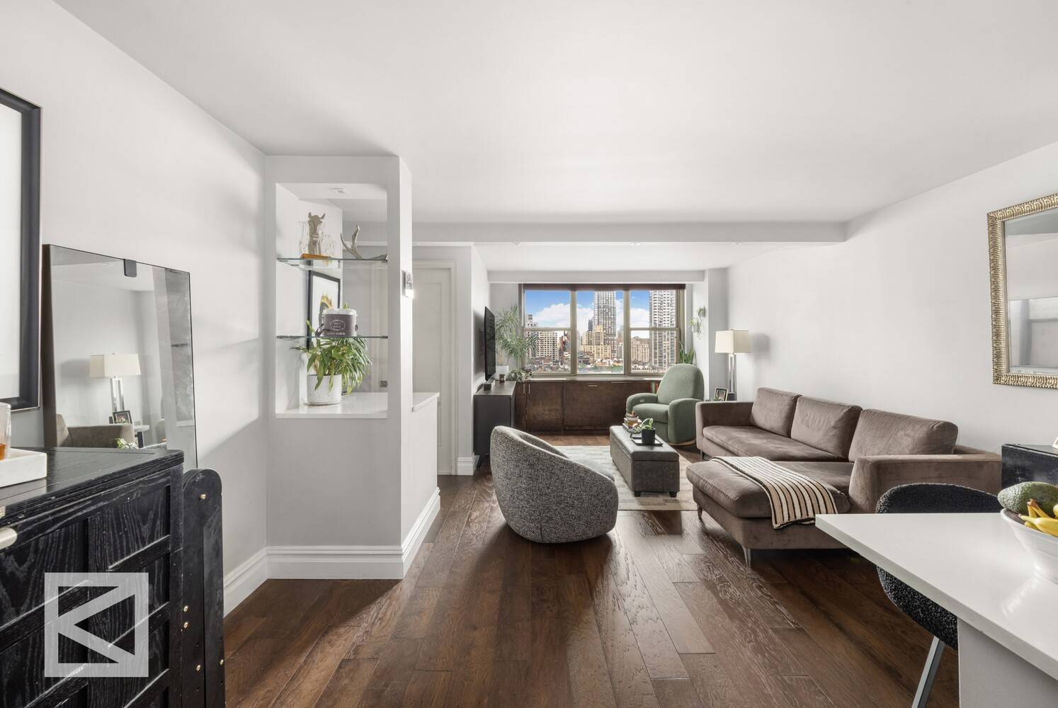 Situated on one of the best blocks of the Upper East Side, this sun drenched renovated home is the epitome of perfection.