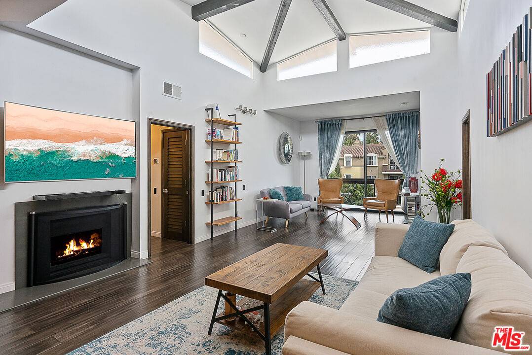 2175 S Beverly Glen Blvd 3BR Beverlywood La