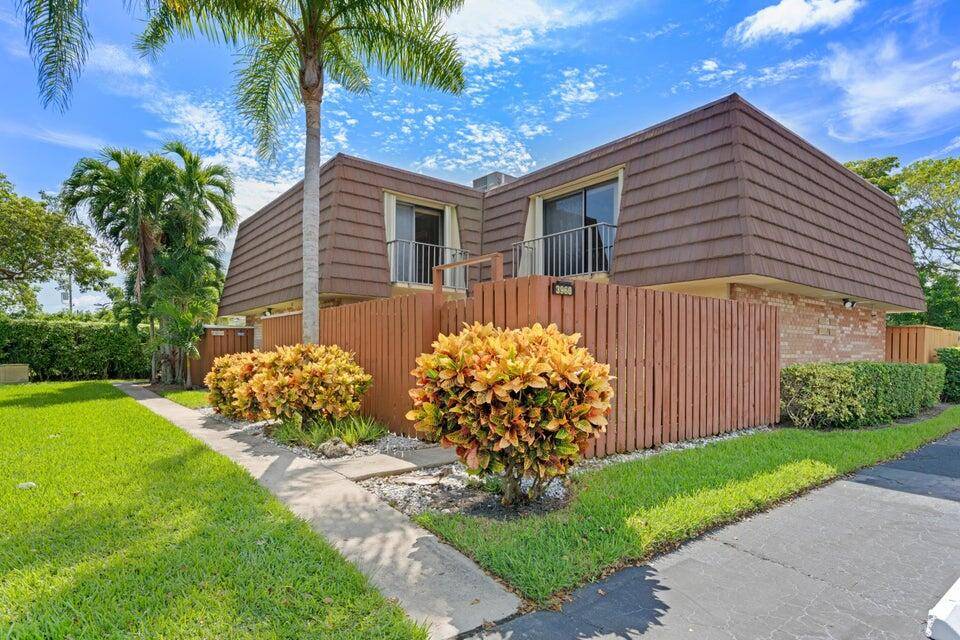 Bright, fully renovated and turnkey 2BR 2.