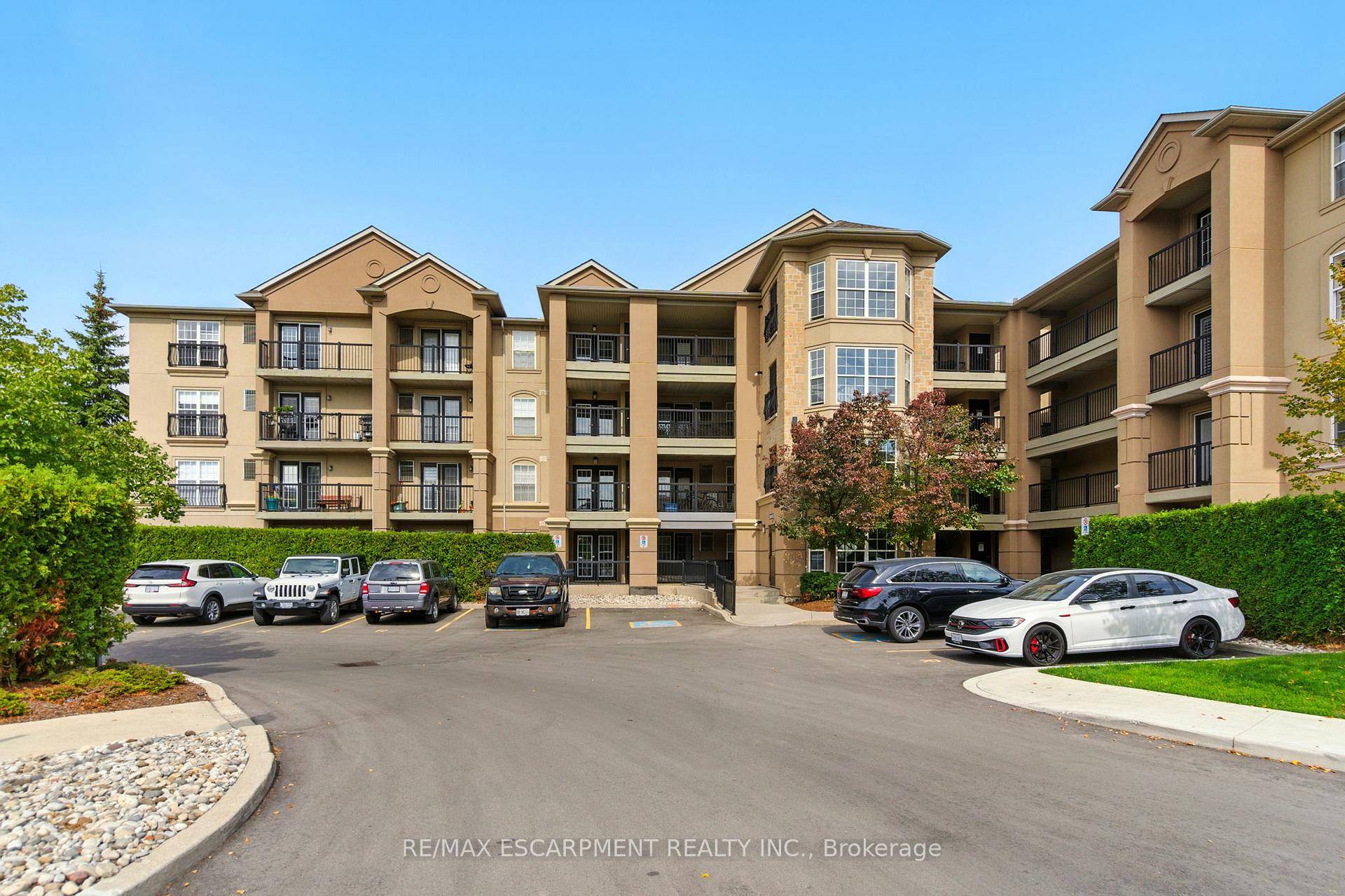 Stylish, low maintenance living in the heart of Burlington !