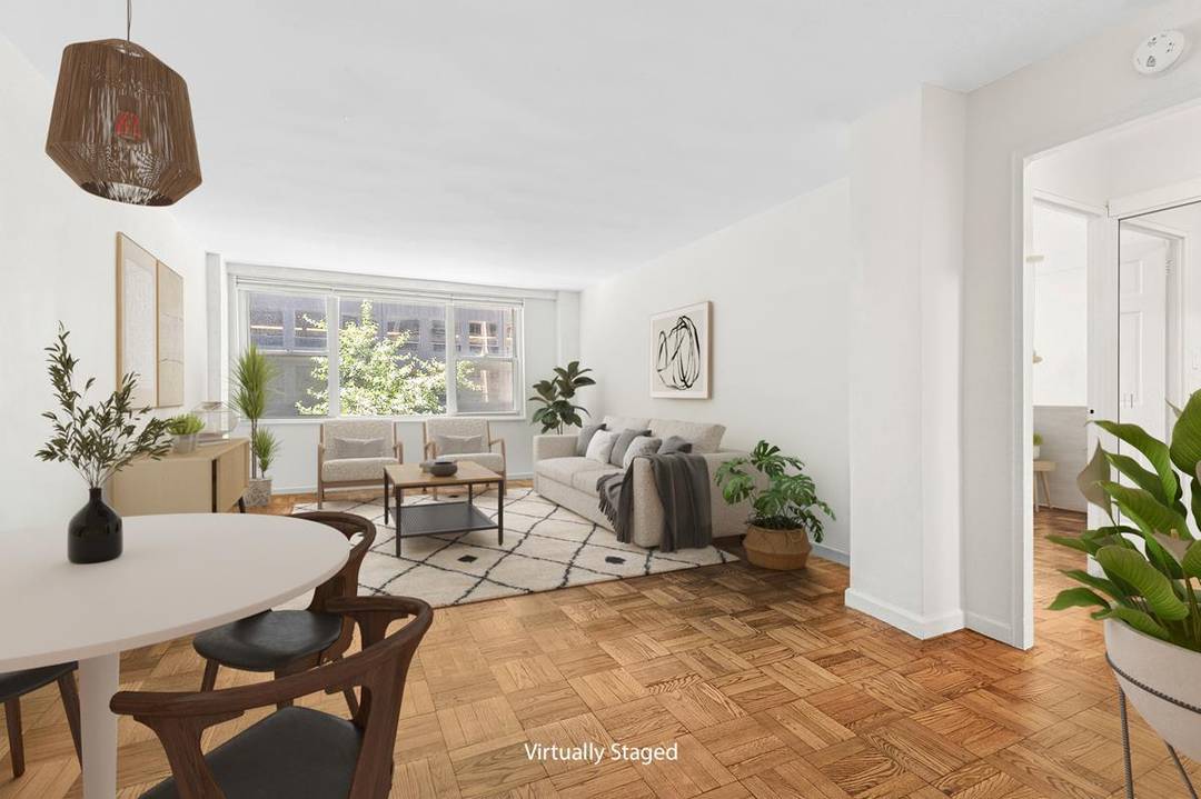 This generous, South facing one bedroom apartment offers the perfect balance of comfort and flexibility in Sutton Place !