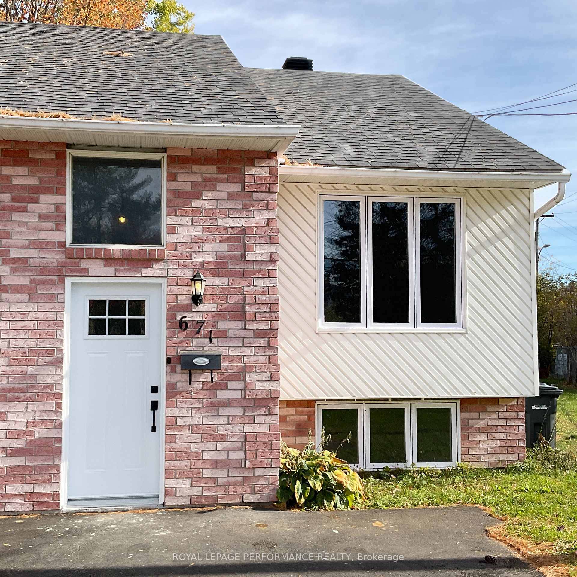 For Rent 671 McGill St. Fully renovated 3 bedroom, 1.