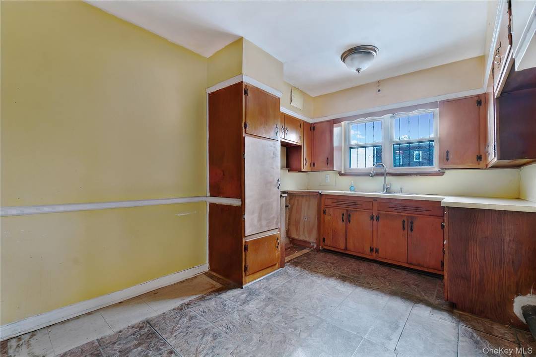 Welcome to 735 East 95th Street, a charming two family duplex !