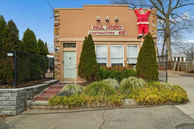 The sale of this property consists of 2 lots to be sold together.