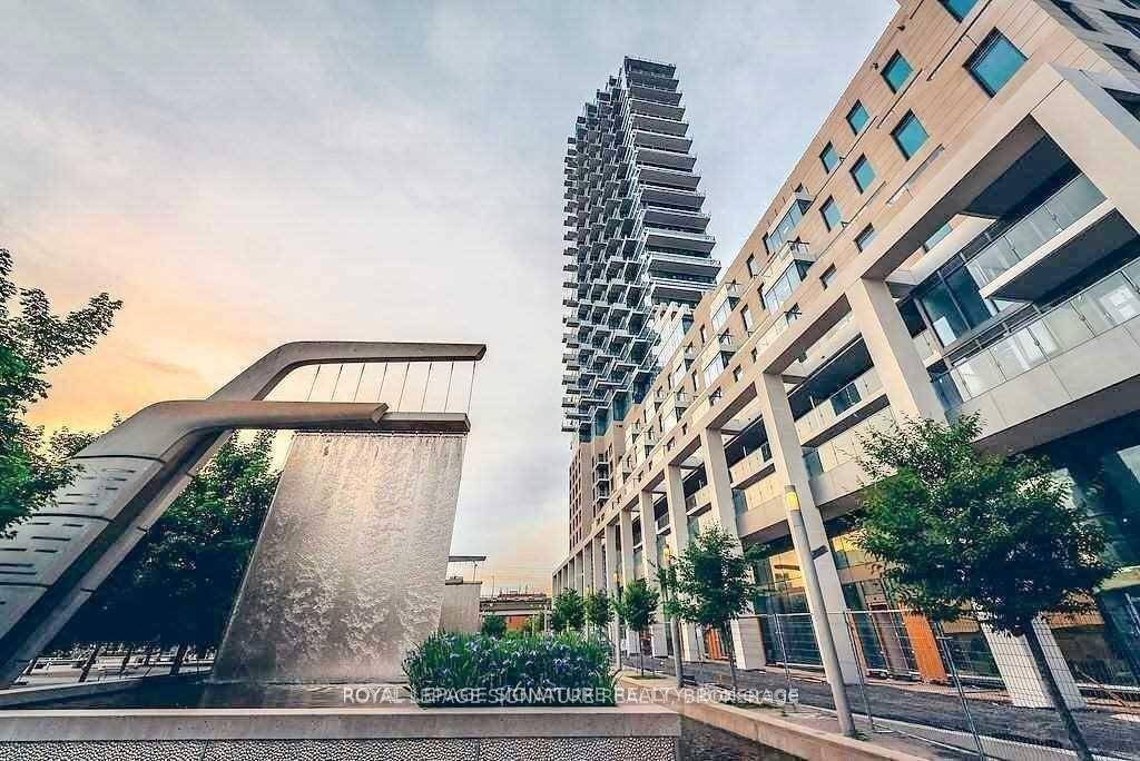 Bright amp ; Spacious Unit Overlooking Park amp ; Lake Rare Find Wide Floor Plan No Wasted Space All Good Materials Used Modern Decor 9' High Smooth Ceil Private Large ...