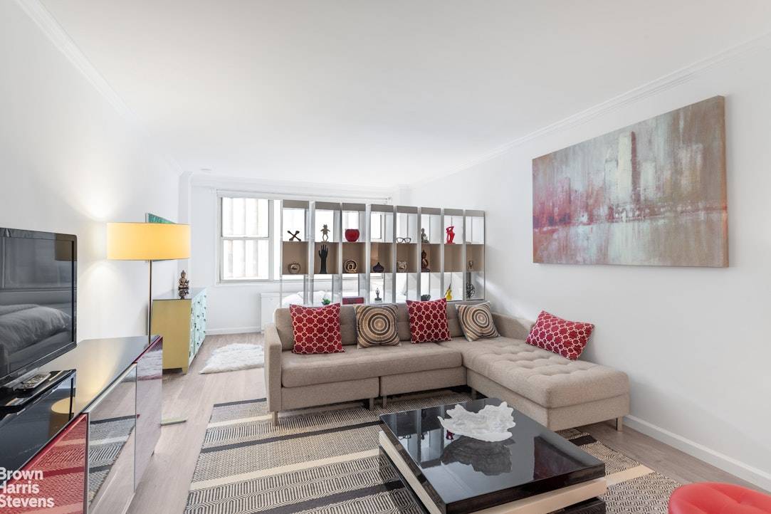SUNNY STUDIO STUNNER Please note open houses are by appointment only.