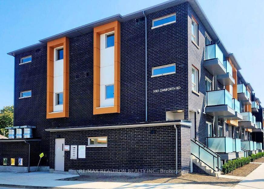 Welcome to this newly built, fully furnished 3 bedroom, 3 washroom condo townhome in the prestigious Eglinton East community.