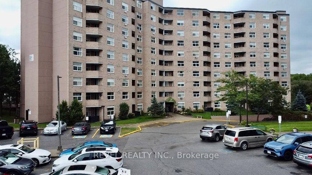 Chic amp ; Convenient Living in the Heart of Newmarket !