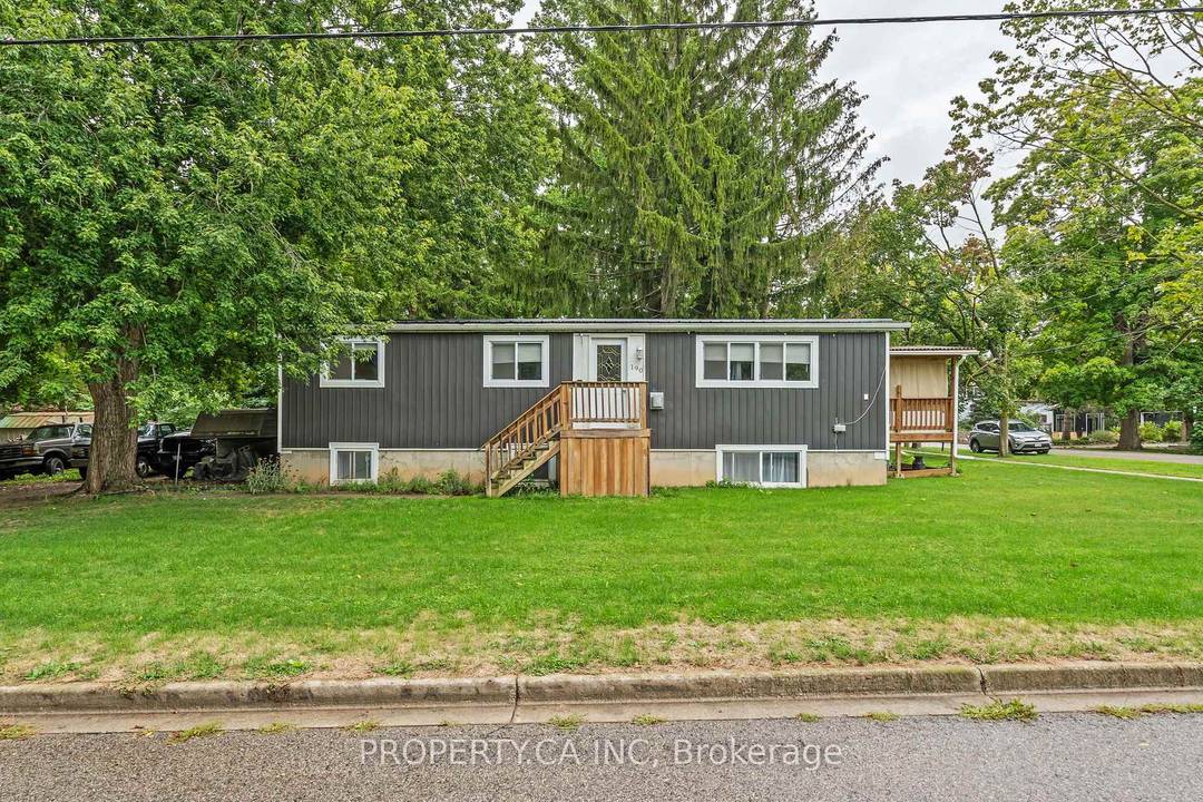 Welcome to this charming up down duplex in the heart of Parkhill, perfect for families looking for space, convenience, and flexibility.