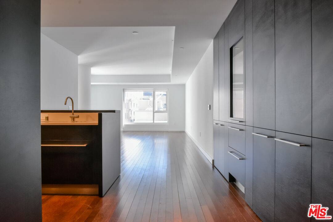 6250 HOLLYWOOD BLVD 1BR Hollywood Hills East La