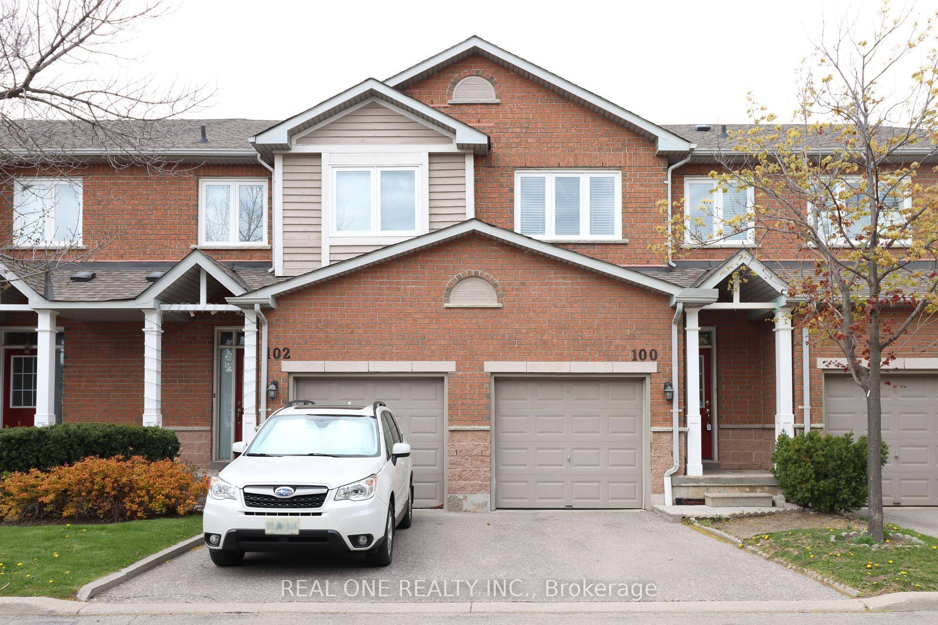 Bright amp ; Spacious 3 Bedrooms Townhouse In The Center Of Mississauga, Newer Laminate Floor On Main, Upper Level amp ; Basement.