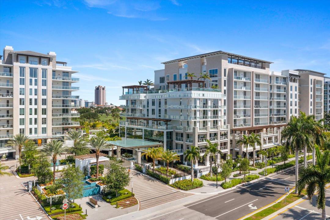 A RARE opportunity at ALINA Residences for Phase II of this award winning luxury development Residence 609 is one of only a handful of 1 bedroom plus den residences in ...