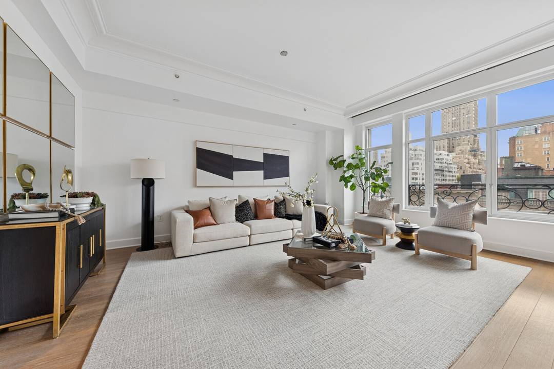 Exquisite Duplex at 27 East 79th Street Welcome to Residence 7 a grand 5 bedroom, 5.
