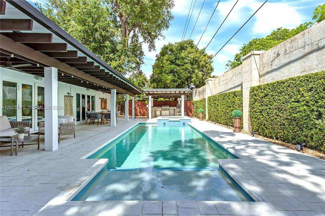 Spectacular opportunity in highly desirable Bay Heights, one of Miami s most sought after neighborhoods, ideally located next to Vizcaya and just minutes from Coconut Grove, Brickell, Coral Gables, top ...