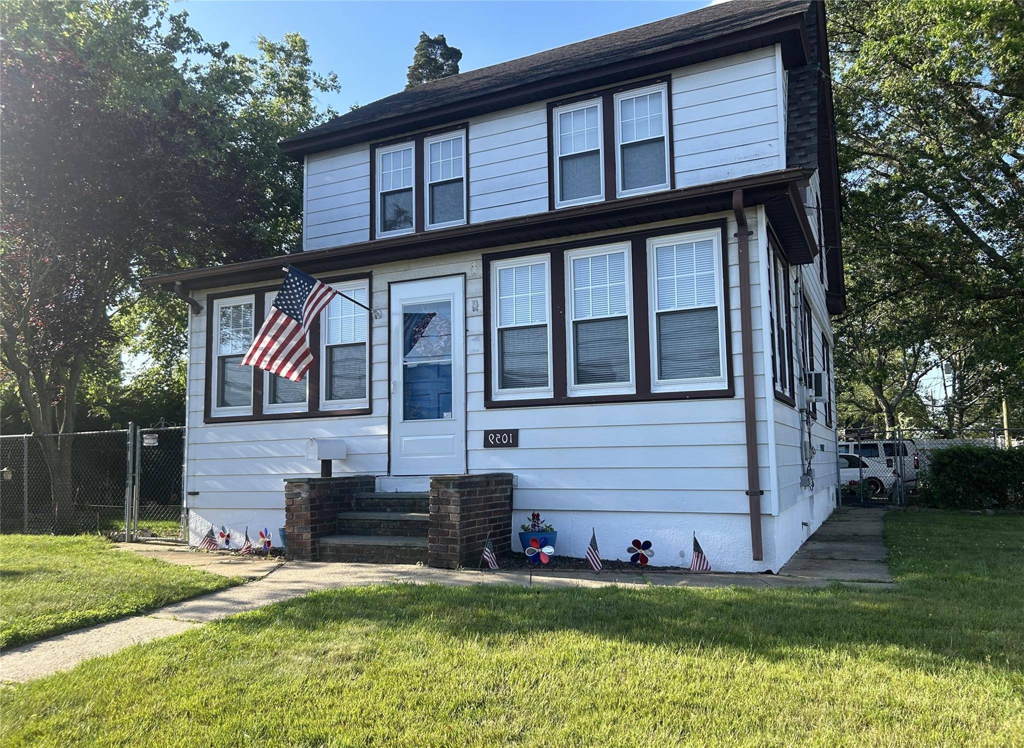 Historic Charm Meets Modern Comfort in Franklin Square !