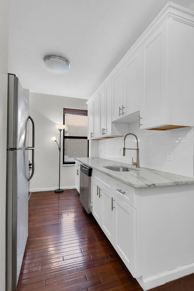 Spacious amp ; Bright Pre War 1 Bedroom Condo in Prime Midwood This charming and well maintained pre war condo is located just one easy flight up in a beautifully ...