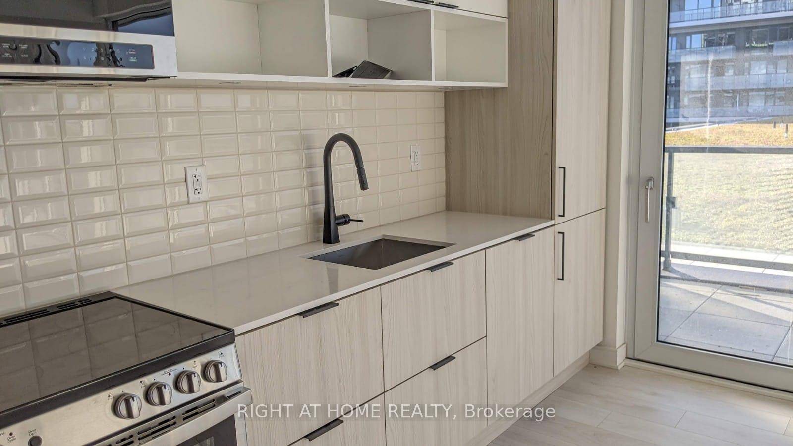 Enjoy the largest terrace in the building with a wrap around north east exposure.