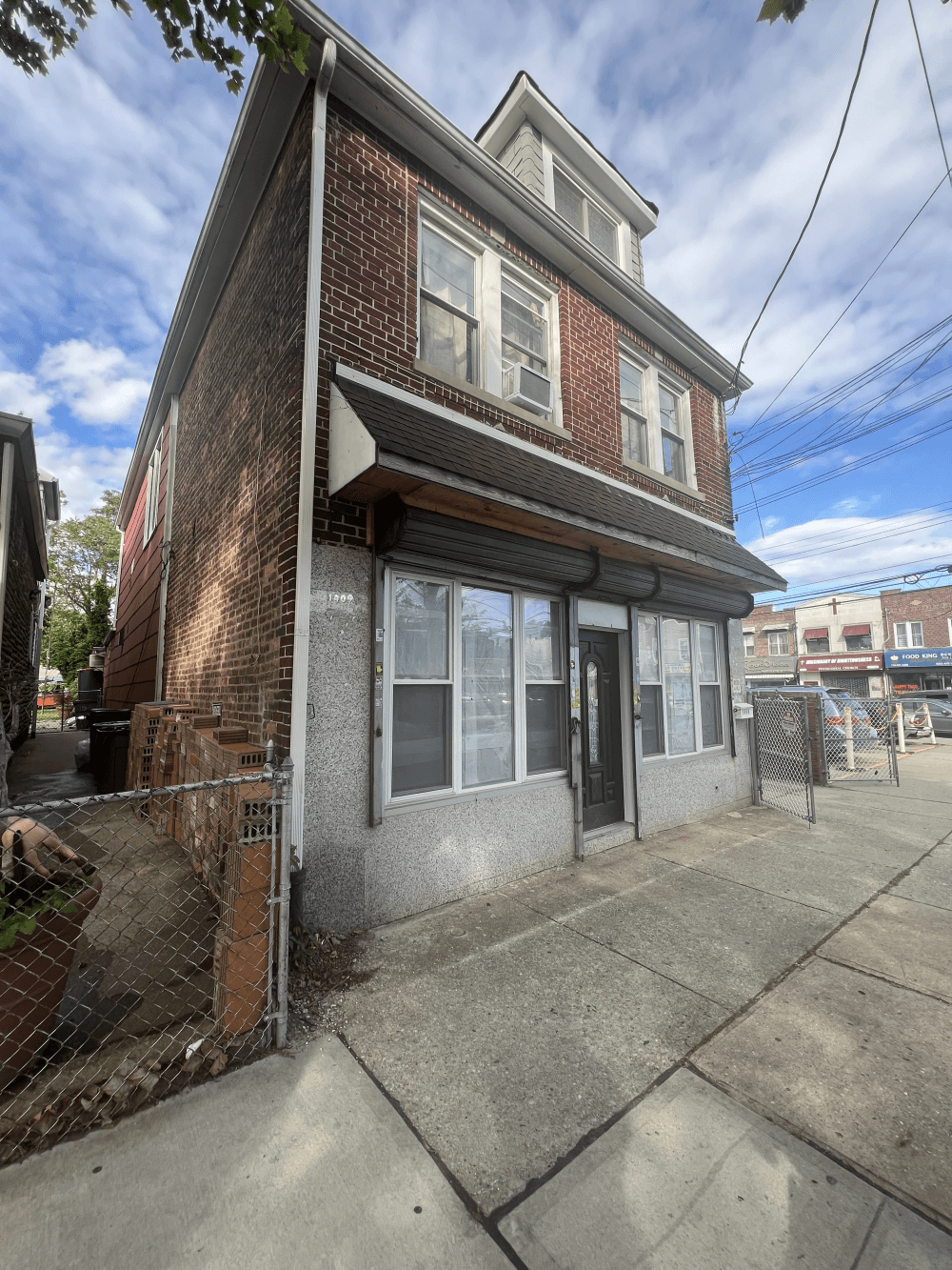 Brooklyn Canarsie BRP Exclusive coming soon Detached legal ONE family Owner has recent C of O was 1 family plus store prior converted to huge 5 bedrooms duplex with huge ...