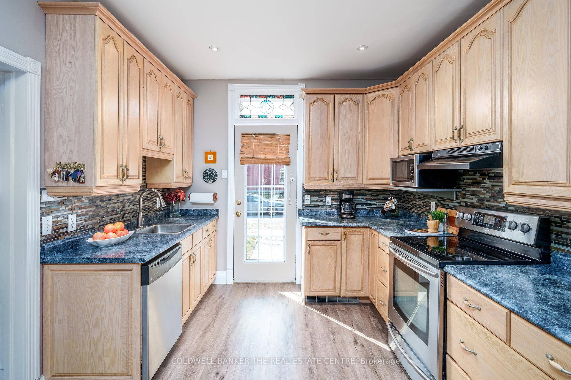 Welcome to 102 Wellington Street !