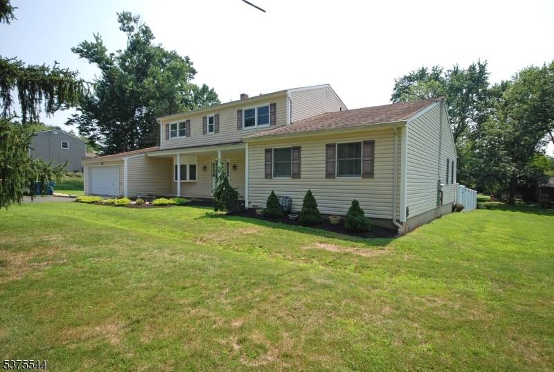 Fabulous Beautiful INLAW SUITE with 2 bathrooms Kitchen, living room and a large bedroom one bath is handicapped accessible and the other has a magnificent jacuzzi tub.