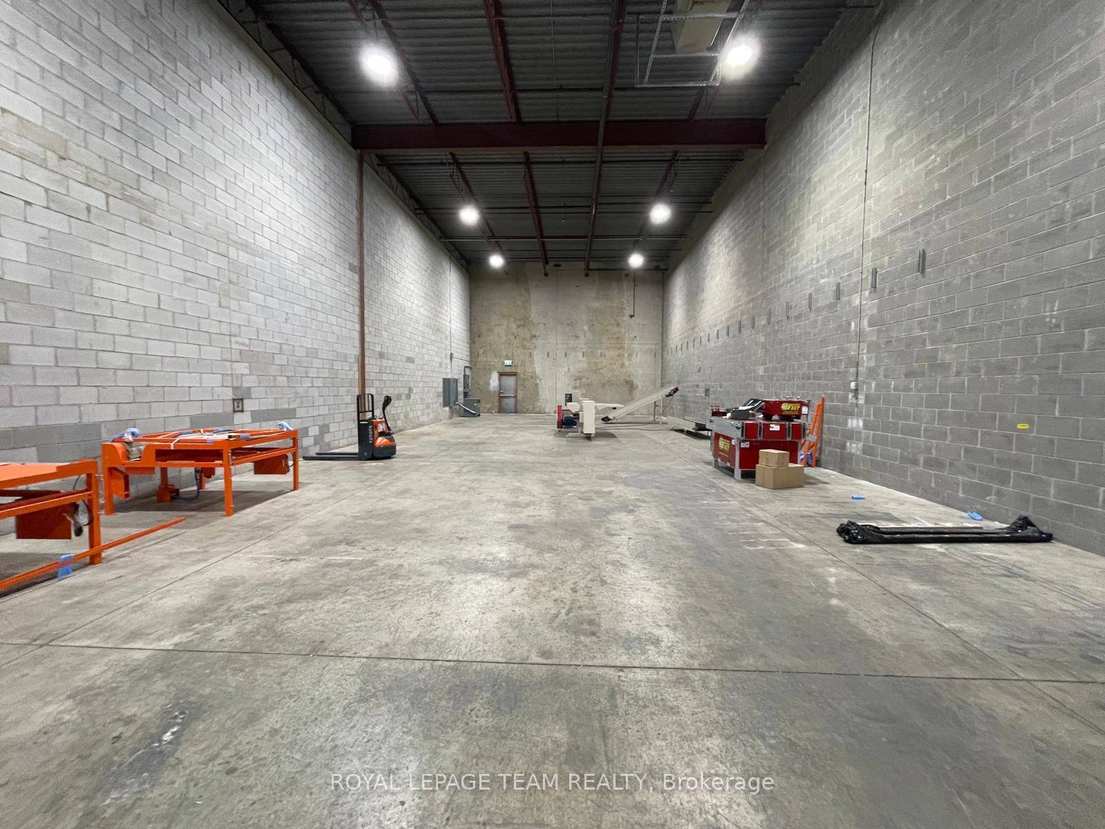 Warehouse sub lease in Sheffield Glen Industrial Park, very close to HWY 417.