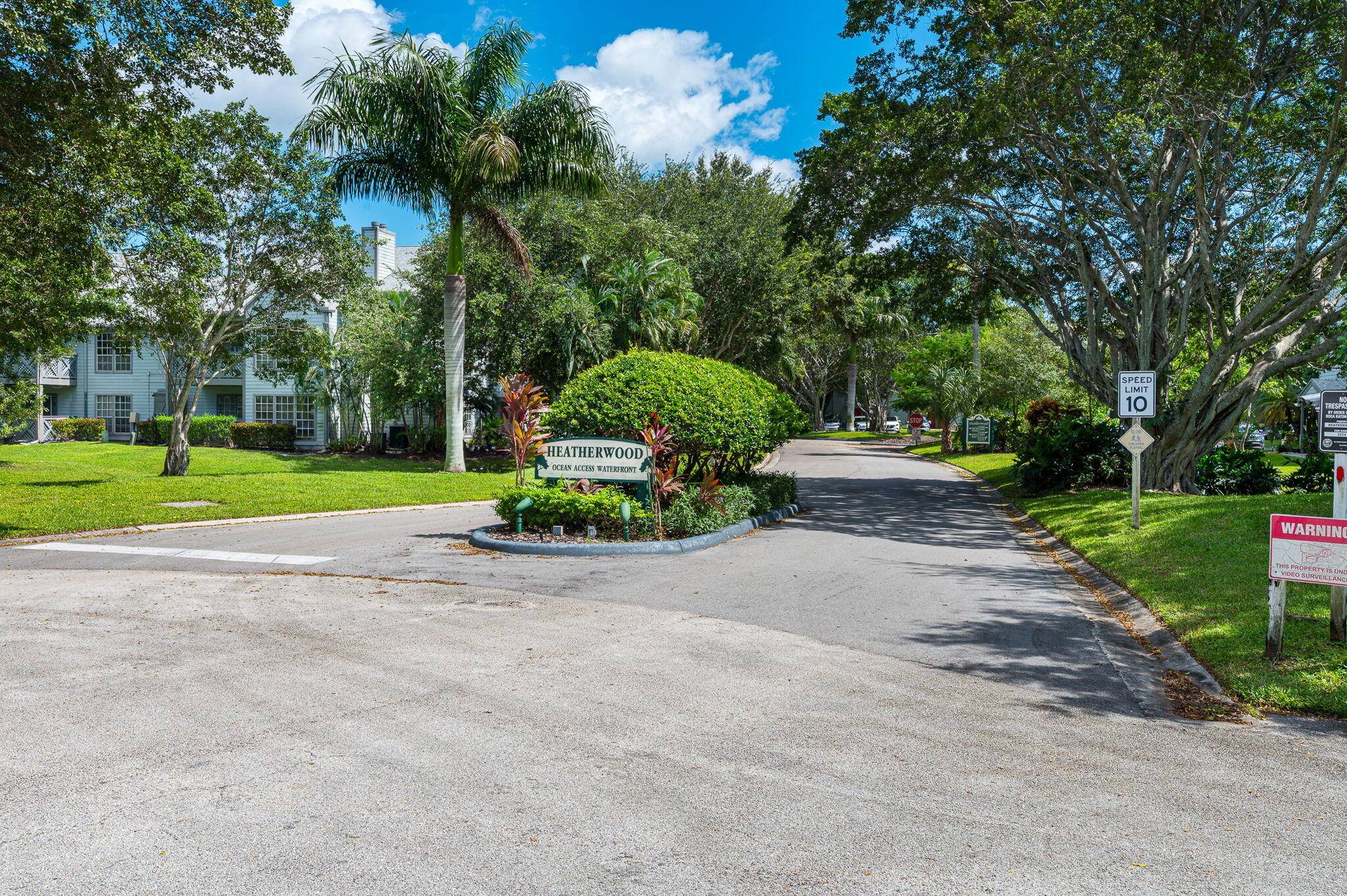 Beautifully Appointed Townhouse in Heatherwood East Boca Raton's Hidden Gem with Ocean Access !