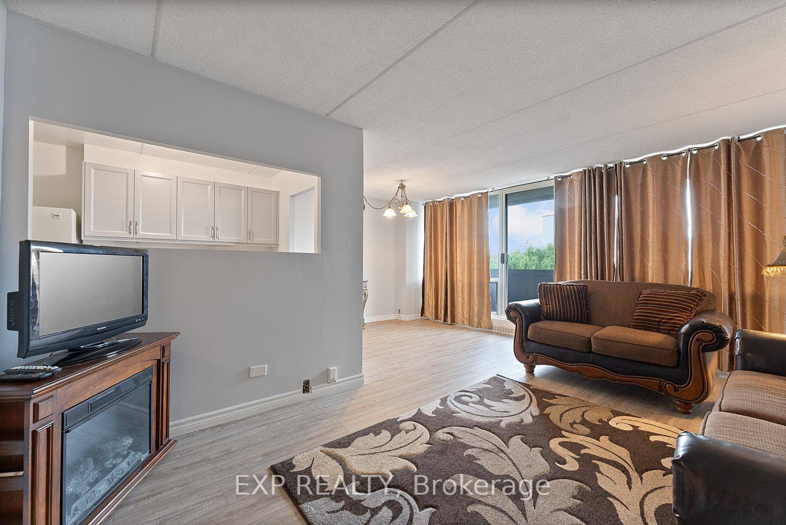 Welcome to 2 Glamorgan Avenue, where comfort, style, and convenience come together in this beautifully renovated condo.