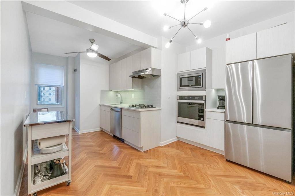 Welcome home to this Stunning renovated 2 bed 1.