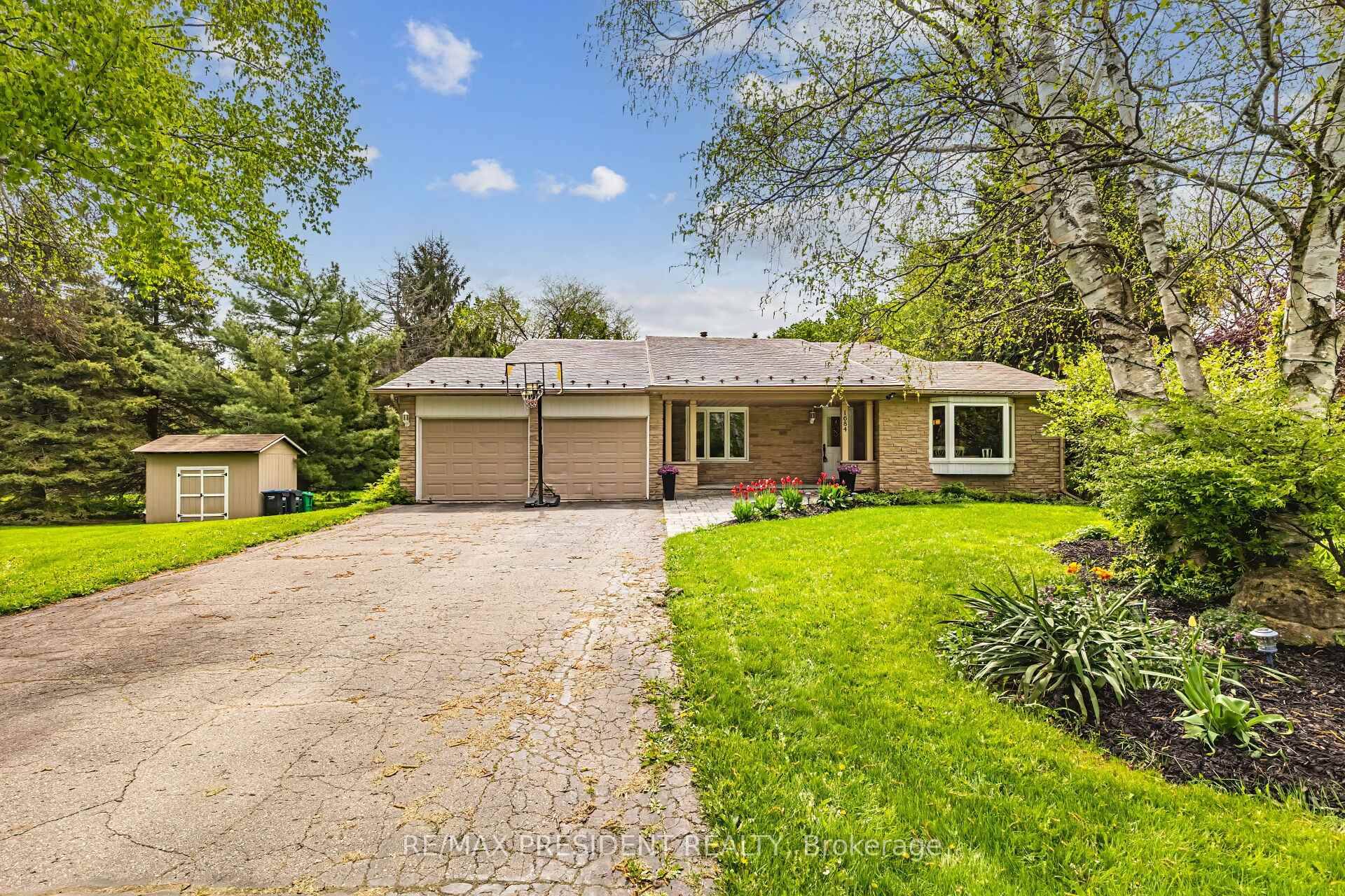 Stylish Family Retreat with Resort Style Living in Caledon Village Welcome to your dream home in the heart of Caledon Village !