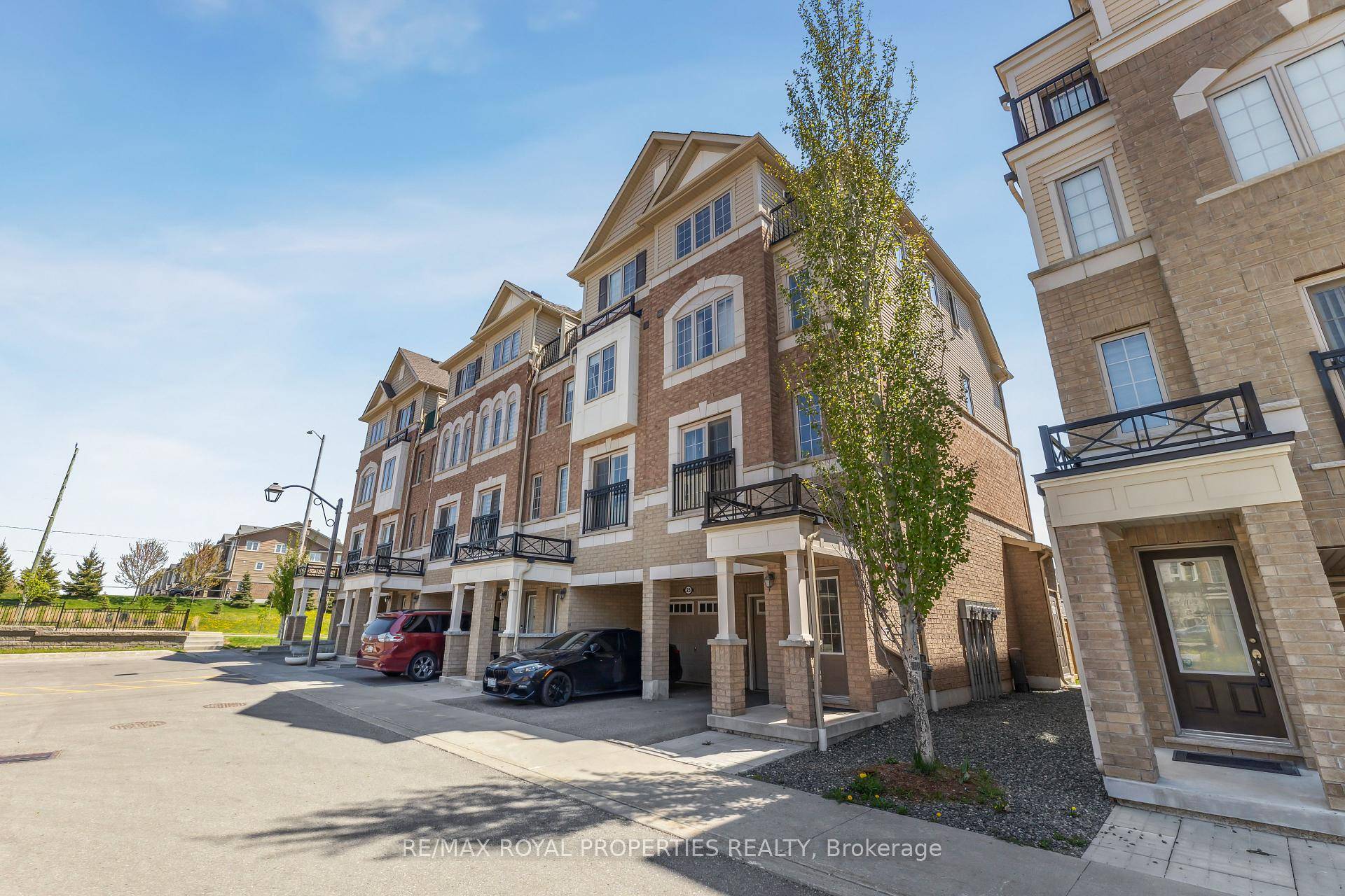 Welcome to 25 Christabelle Path, a bright and spacious end unit townhouse nestled in Oshawa's sought after Windfelds community.
