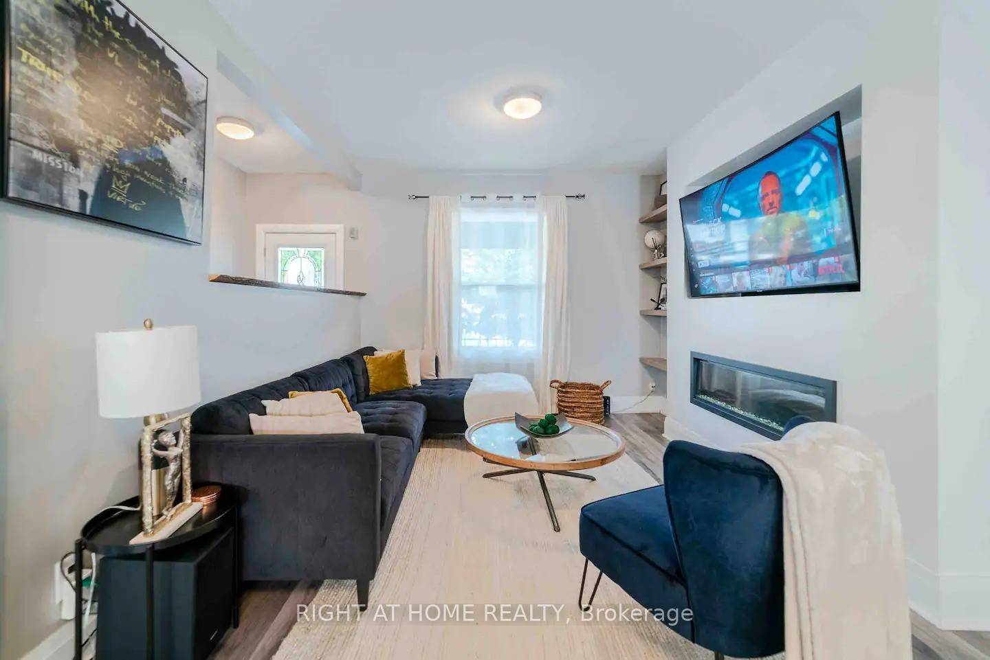 Discover the perfect blend of elegance and comfort in this luxurious 3 bedroom, 1 bathroom, two story residence, a dream home for any property enthusiast.