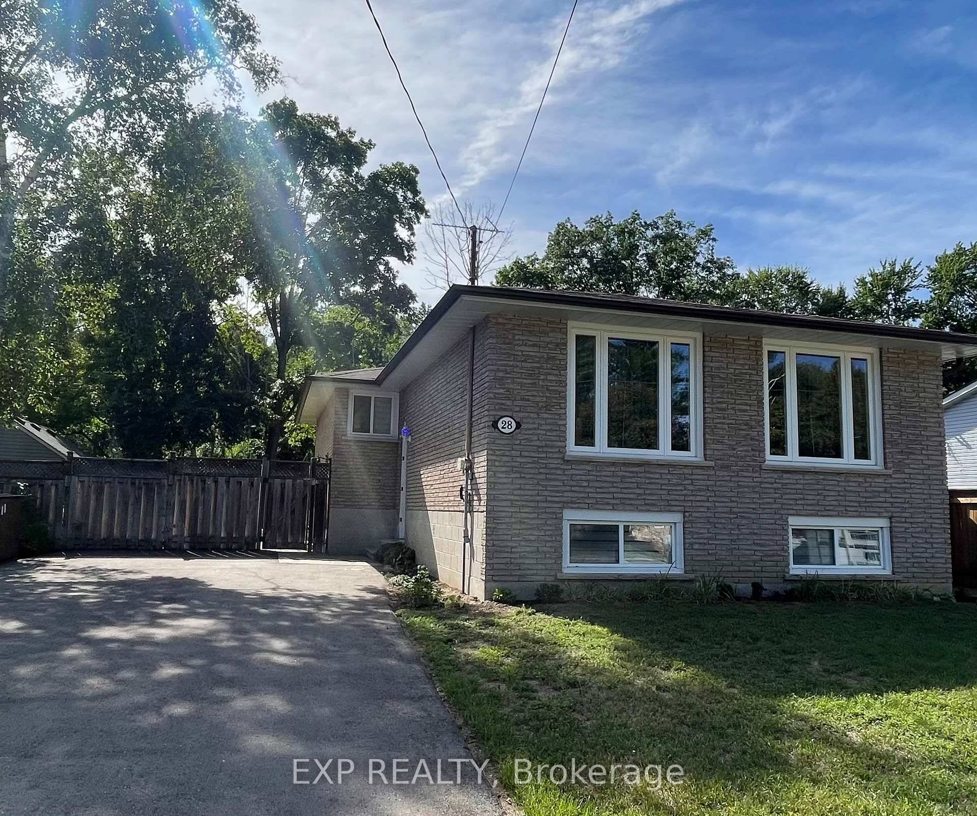 Beautifully renovated bungalow for lease in the heart of Holland Landing.