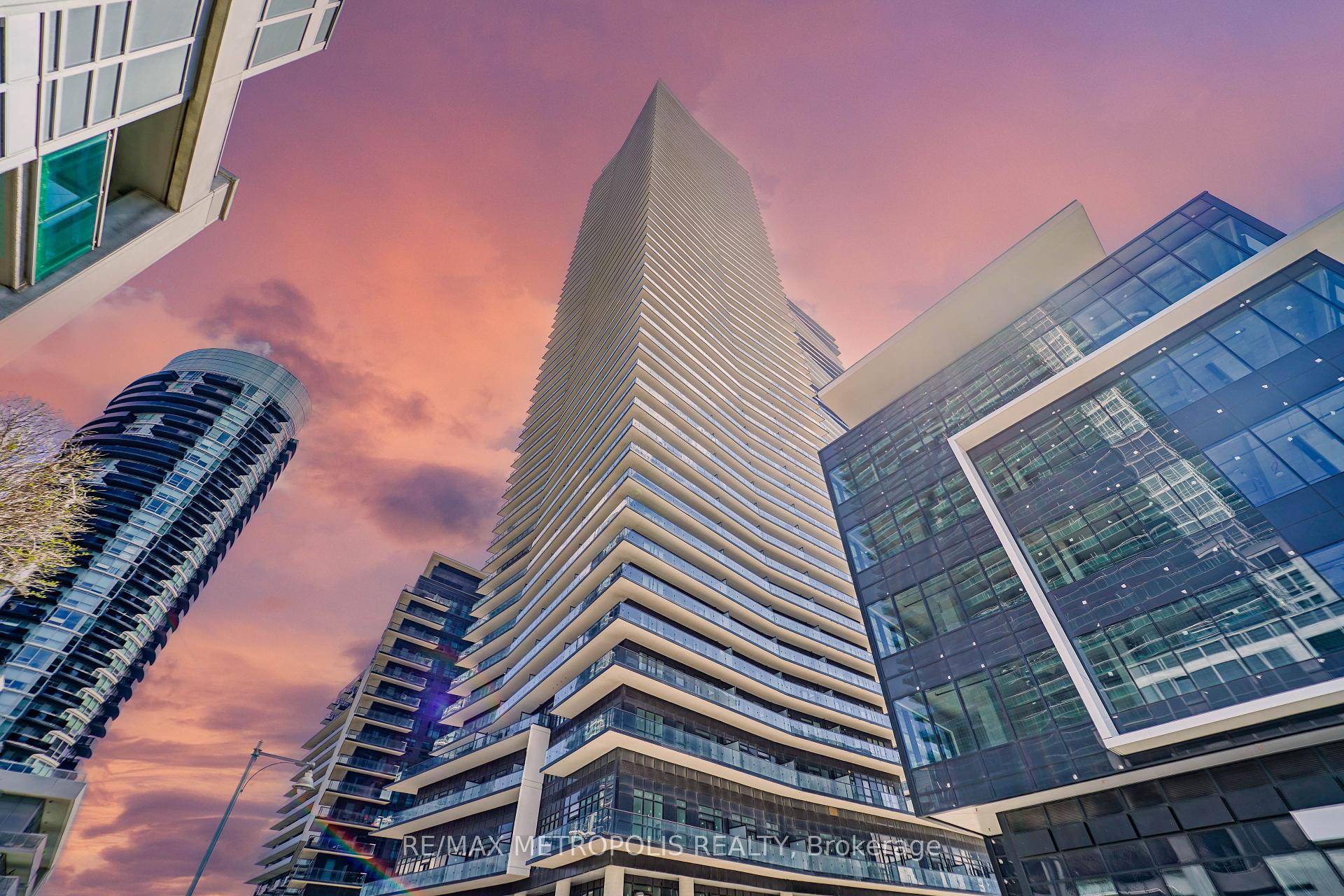 Discover modern lakeside living in this brand new southeast facing corner condo, offering stunning, unobstructed views of Lake Ontario and the Toronto skyline.