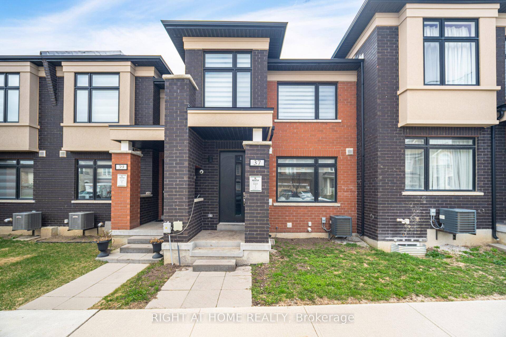 Welcome to This Immaculate Contemporary Freehold Townhome 3 Bed 3 Bath 1, 847 Sq.