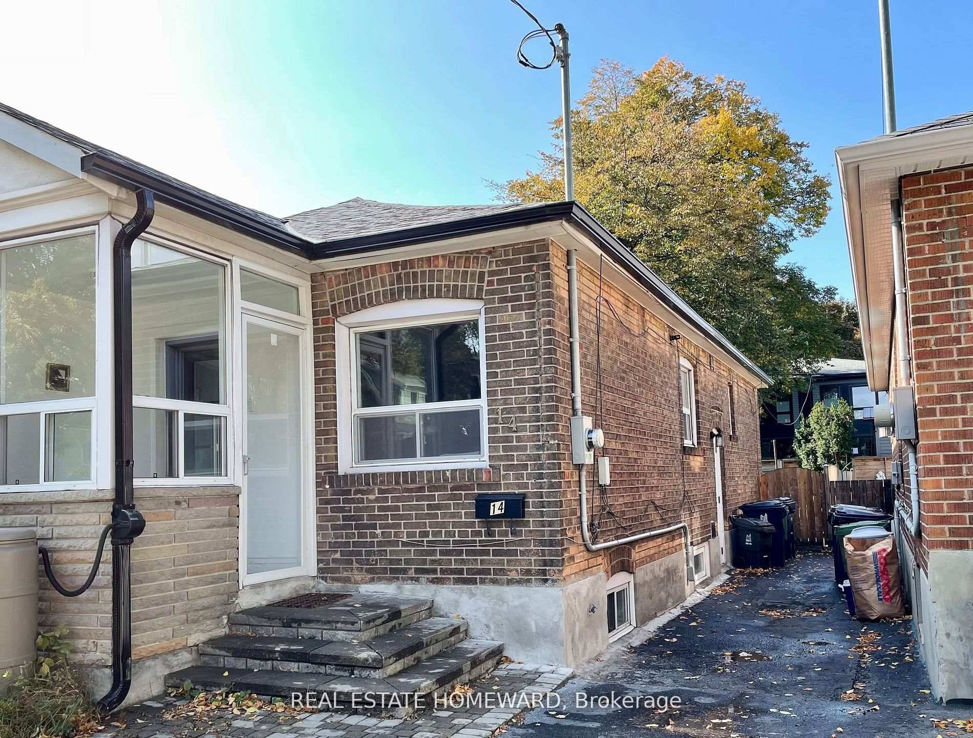 This lease is for the whole house and back yard !