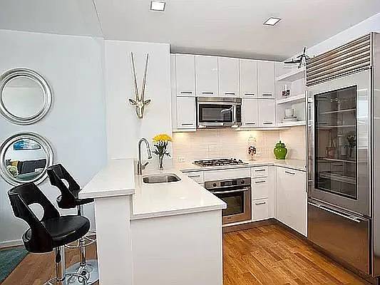 Flooded with sunlight, this stunning south facing 1BR condo is in excellent condition and features an ideal floor plan with city and partial Hudson River views.