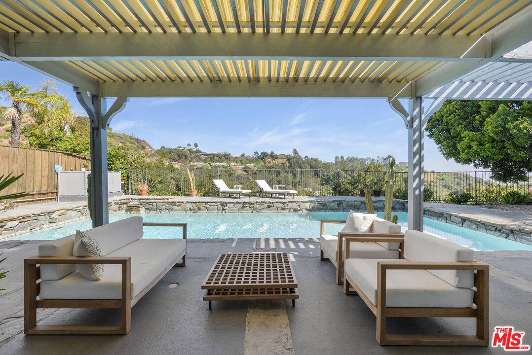 2252   Gloaming Way 4BR Beverly Hills Post Office | B.H.P.O. La