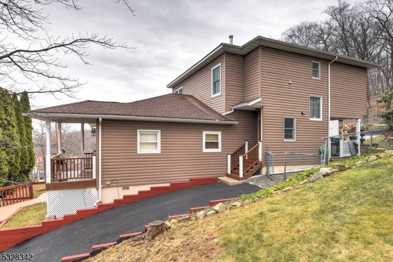 Welcome to this beautiful home offering a versatile and spacious floor plan perfect for today's lifestyle.