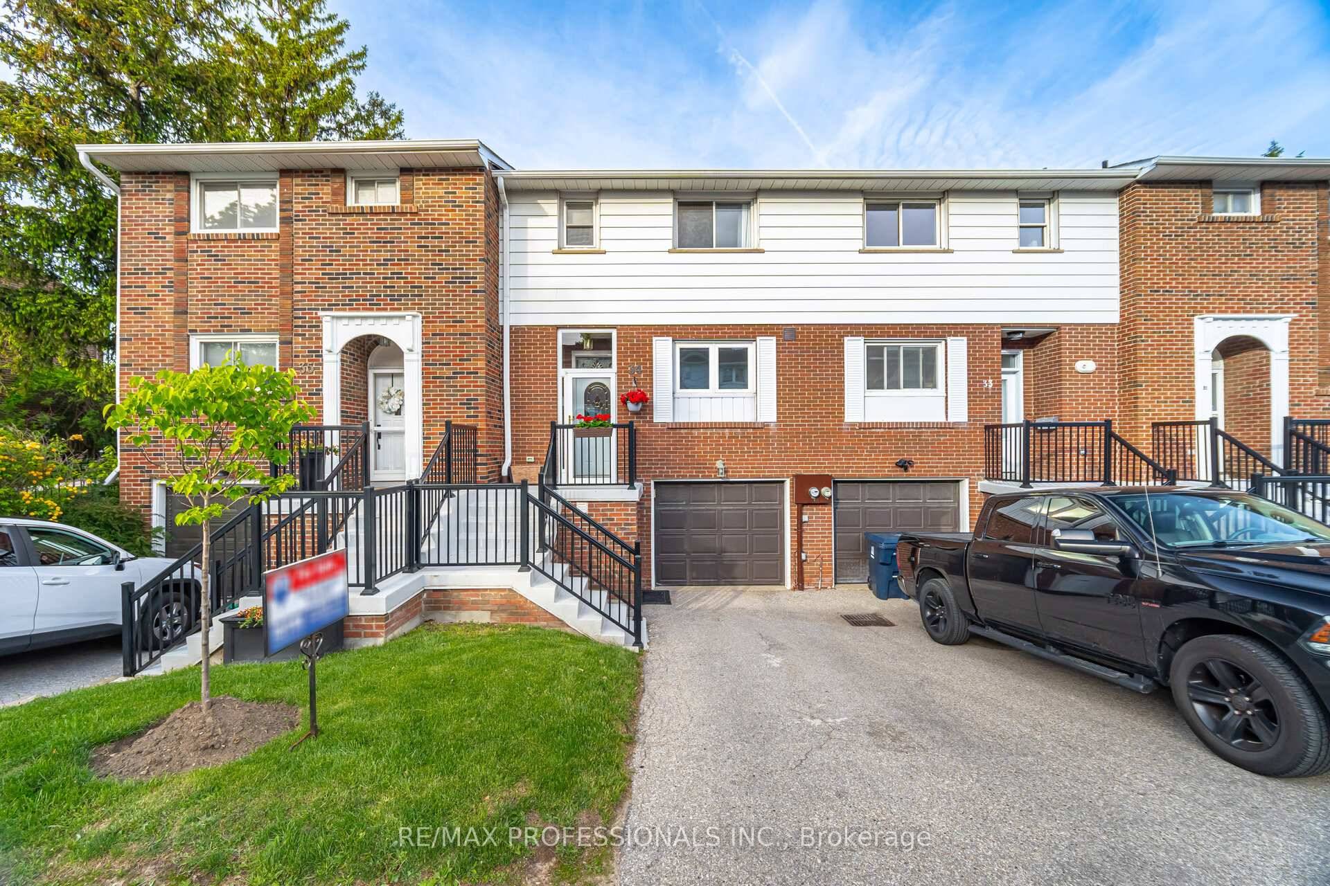 Live in the beautiful west end of Toronto, with multi activity parkland.