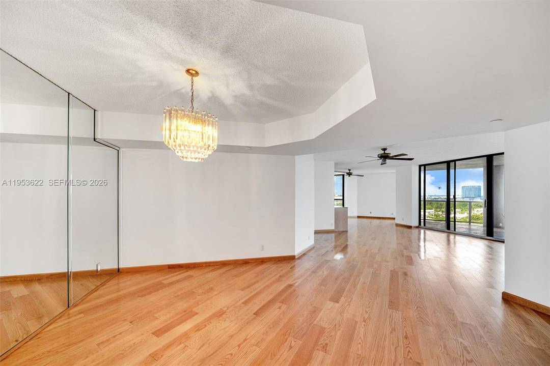 Beautiful condo in Harbor Tower Residences.