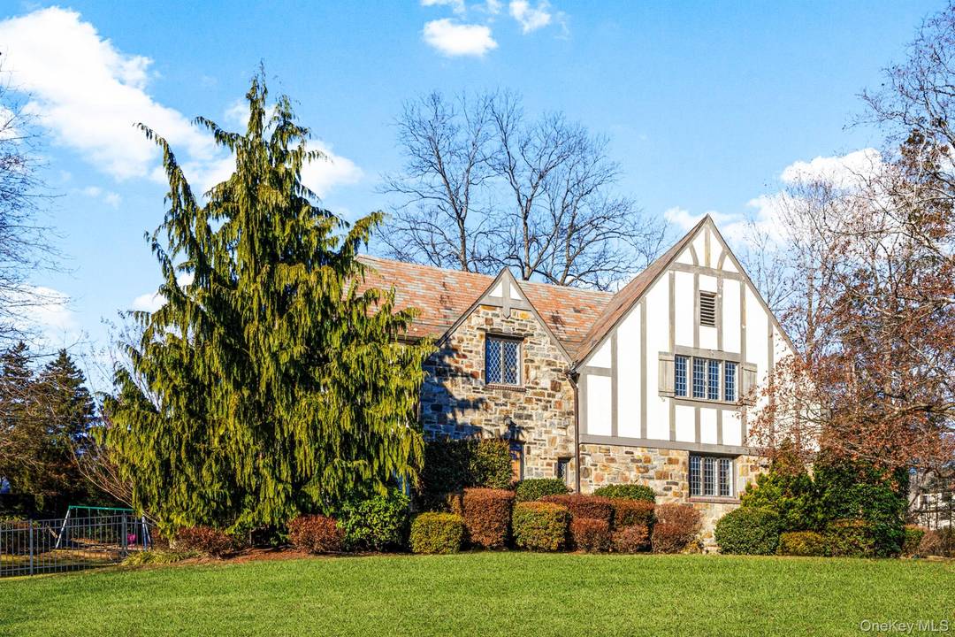 Beautiful 4BR Tudor in New Rochelle s Bonnie Crest.